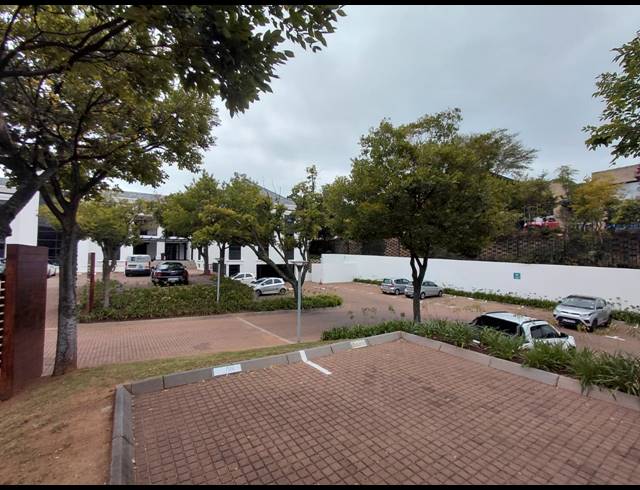 4,076M² OFFICE FOR SALE IN BRYANSTON